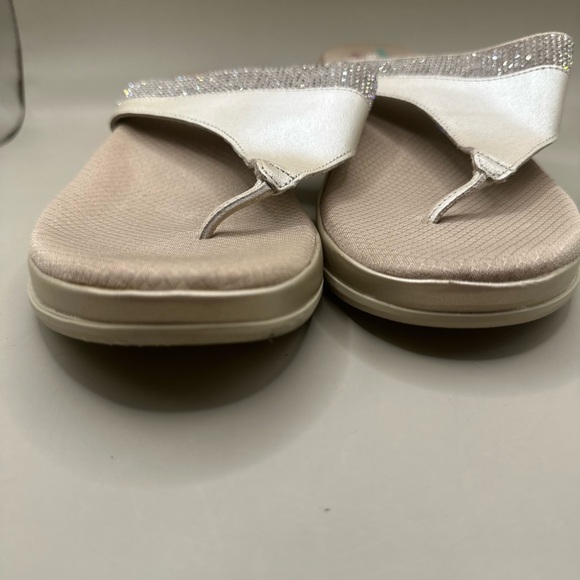 Skechers Women's Palm Springs Windsor Flip Flop. Color: Champagne. Size 9 - Picture 6 of 9